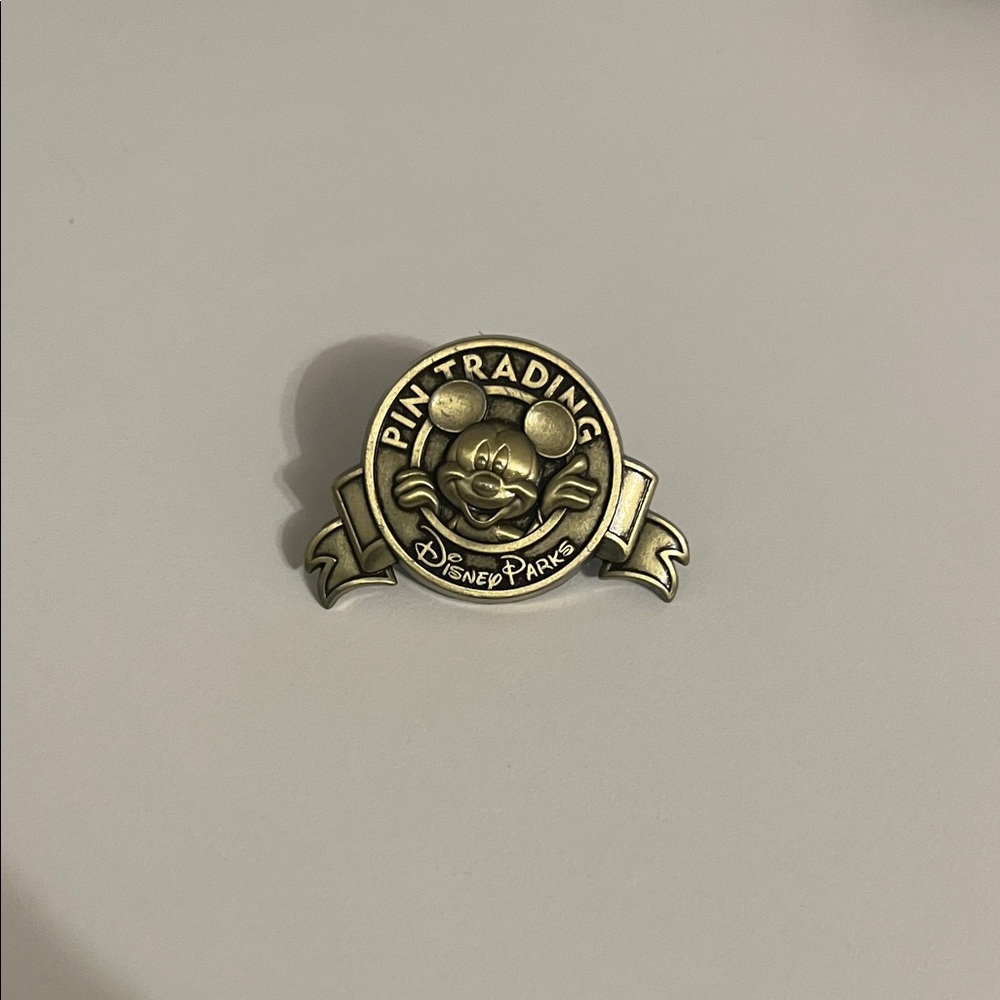 Disney Pin Trading Badge - Gold Tone